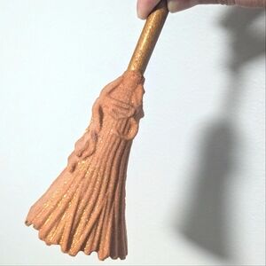 Lush Elphaba's Broomstick Bubble Bar